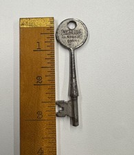 RARE ANTIQUE VINTAGE READING HARDWARE CORP. SKELETON BARREL LOCK 3 1/8” KEY #28 picture