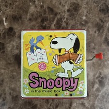 Vintage Peanuts Snoopy Wind Up Jack in the Box Toy WORKING & COMPLETE NICE picture
