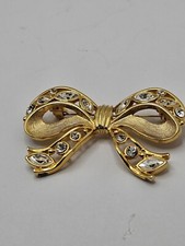 SIGNED SWAROVSKI BOW BROOCH Goldtone Clear Crystals Elegant Vintage Style Signed picture