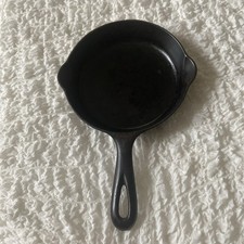 Vintage Griswold #3 Cast Iron Skillet Double Spout Fry Pan 709-B Erie Pa. USA picture