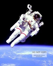 ASTRONAUT BRUCE McCANDLESS DURING UNTETHERED SPACEWALK  8X10 NASA PHOTO (DD-205) picture