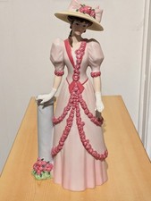 Avon 2015 Mrs Albee Award President's Club Porcelain Figurine New Box. picture