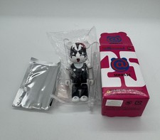 Medicom Bearbrick Series 25 Cute S25 Hello Kitty x The Kiss Demon 100% be@rbrick picture