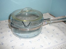 VINTAGE PYREX FLAME WARE POT WITH LID 7322-B NICE CONDITION picture