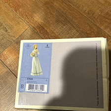 Lladro 07644 Innocence in Bloom Figurine Collectors Society 1996 Girl Flowers picture