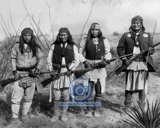 APACHE WARRIORS GERONIMO YANOZHA CHAPPO & FUN 1886 8X10 PHOTOGRAPH REPRINT picture