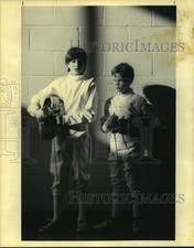 1992 Press Photo Peter Cellini & Jeff Forbes, fencers from St. Georges School. picture