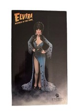 Enesco Elvira Mistress of the Dark Elvira Couture de Force Statue New In BoxRARE picture