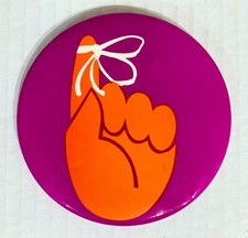 VTG Big Mod Button String Tied Around Finger Hand Pop 70s Vibe Memory Reminder picture