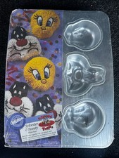 Vintage 1994 Wilton Looney Tunes Sylvester & Tweety Mini Cake Pan 6-Cavity Mold picture