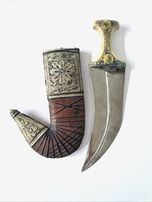 Beautiful Vintage Yemeni Jambiya Dagger Curved Double-Edged Blade with Horn Hilt picture