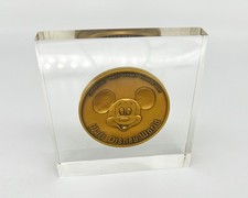 VTG Rare VIP Lucite Walt Disney World Official Opening Oct 1971 Medallion Coin picture