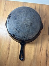 Vintage GRISWOLD Cast Iron SKILLET Frying Pan # 9 LARGE BLOCK LOGO - 710 - Read picture