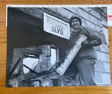 American Soldier replacing a Hitler street sign 8.5x11 WWII Photo picture