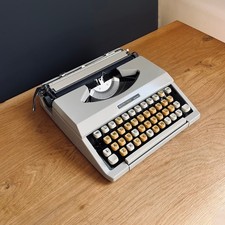 Vintage 1970 PT400 Typewriter/Case. Made in Japan. Superb Cond. Functional. picture