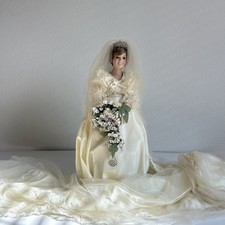 Rare Vintage 1985 Danbury Mint , wedding gown, crown & veil, bouquet.  Orig box picture