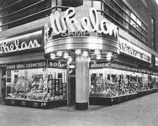 1930s WHELAN DRUG STORE at New York Times Square  Photo  (231-U) picture