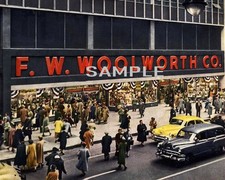 1954 WOOLWORTH'S on 34th Street Photo (231-U) picture