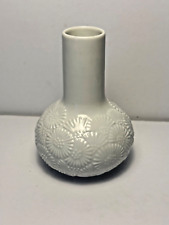 VINTAGE THOMAS GERMANY PORCELAIN VASE WITH DAISY PATTERN WHITE GLOSSY CUTE picture