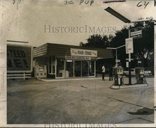 1970 Press Photo Murder scene at the storeroom area at 3720 Magazine - noc90365 picture