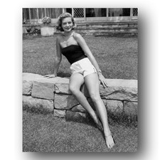 Lauren Bacall Photo 8x10 Portrait  Actor Actress-1 picture