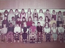 Vintage 1974-75 William Biles Mrs Lyle 3rd Grade Class Photo 5x7 picture