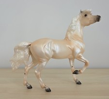 Breyer Traditional Model Horse CLOUD'S ENCORE #1840 Palomino Mustang Mare Only picture