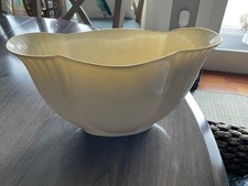 Lenox Ivory Trimmed in Gold classy picture