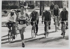 1984 Charlotte NC Marathon Race 25 Miles Norman Runner Bikes Vintage Press Photo picture