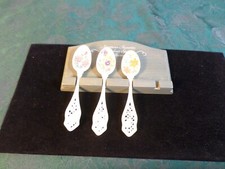 1989-3 Beautiful Avon American Favorite Spoons-Flowers & Wall Mount Wooden Rack picture