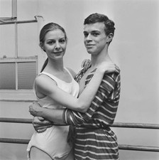 British ballet dancers Antoinette Sibley and Anthony Dowell 1960s OLD PHOTO picture