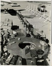 1954 Press Photo United Air Lines in Denver demonstrates use of the Airdock picture