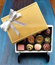 VTG Woo & Locke Gift Box Chocolates 3D Realistic Faux Food Refrigerator Magnet picture