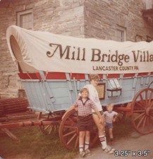 1981 Mill Bridge Village Lancaster Pennsylvania Kids Wagon VINTAGE PHOTO picture
