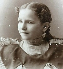 Little Girl Victorian Photo Antique Cabinet Card GREAT DRESS Fashion Ruffle 1890 picture