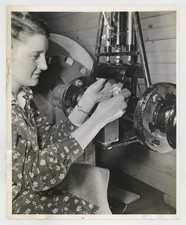 Female Woman Munitions Chemical Engineer 1943 Westinghouse WWII Photo J15513 picture
