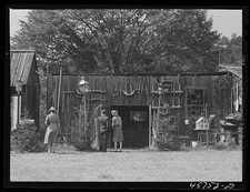 Visitors at the antique house at the World's Fair at Tunbridge, Vermont picture