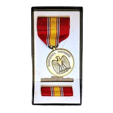 Vintage 1985 US Military National Defense Service Medal Set Regular Size Boxed picture