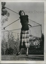 1935 Press Photo Molly Lamont English actress golfing in Hollywood CA picture