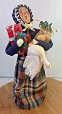 Byers Choice Carolers 2000 Woman Traditional Shopper Goose Gifts Oranges picture