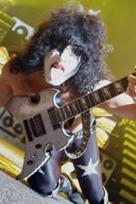Kiss 11x17 Mini Poster Close Up in Concert Guitar picture