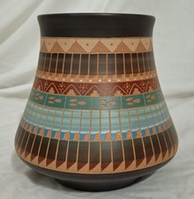 VINTAGE NAVAJO POTTERY VASE - SUSIE CHARLIE - 8 in. - ORIGINAL OWNER - NO FLAWS picture