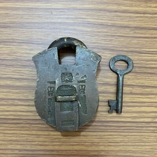 AN OLD OR ANTIQUE BRASS PADLOCK OR LOCK WITH KEY picture
