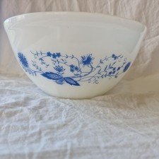 Vintage Agee Crown Pyrex Blue Onion Large 8