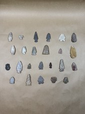 Primitive Artifacts Native American Arrowheads 24 Piece Lot Multiple Sizes  picture