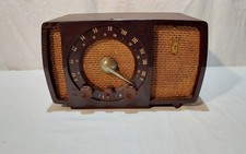 Zenith Model H723 AM/FM Bakelite Tube Radio Not Working - Parts Only - Cracked picture