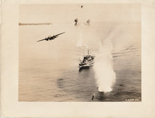 ATTACK ON RABAUL HARBOR: VINTAGE USAF INTELLIGENCE PHOTOGRAPH**RARE** picture