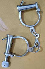 Handcuff Silver Finish Iron Handcuffs Props New Chrome Vintage Style Hand picture