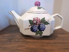  Vintage Knott's Berry Farm Boysenberry Hexagonal Teapot with Berry Lid - picture
