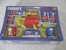 NEW Vtg Snoopy Cocoa Gift Set, Teapot/Mugs/Cookies/Cocoa, EXPIRED picture